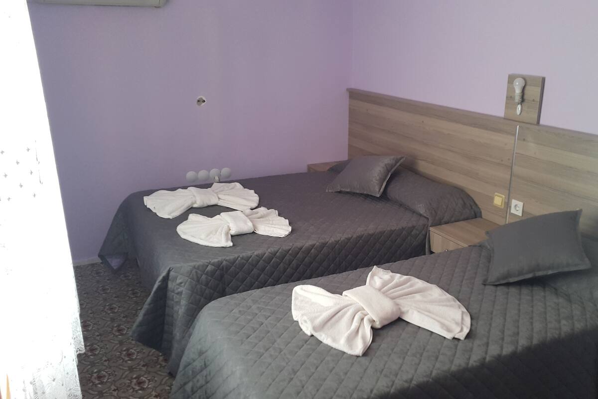 Uc Kisilik Balkonlu Oda | Minibar, bureau, chambres insonorisées, Wi-Fi gratuit