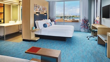Premium bedding, in-room safe, desk, laptop workspace