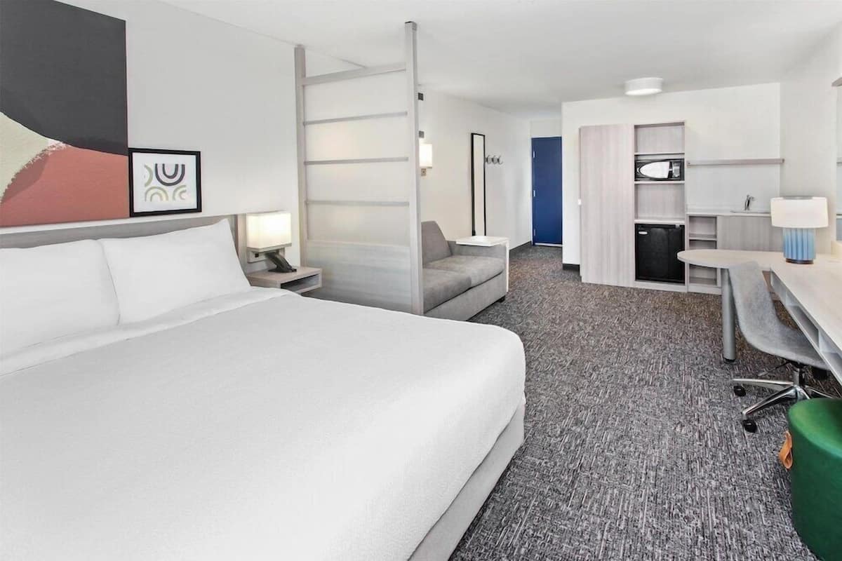 Hypo-allergenic bedding, in-room safe, desk, laptop workspace