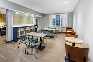 Free daily continental breakfast