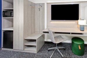 Hypo-allergenic bedding, in-room safe, desk, laptop workspace