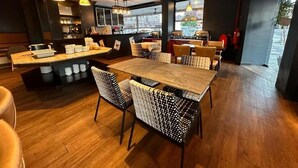 Daily continental breakfast for a fee - Merchant Hotel (George Town)