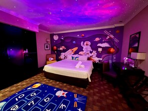 Deluxe Double Room | Minibar, in-room safe, desk, laptop workspace - Merchant Hotel (George Town)