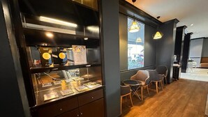 Daily continental breakfast for a fee - Merchant Hotel (George Town)