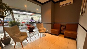 Lobby sitting area - Merchant Hotel (George Town)