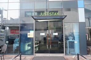 Property entrance - Just Stay Hotel (Seoul)