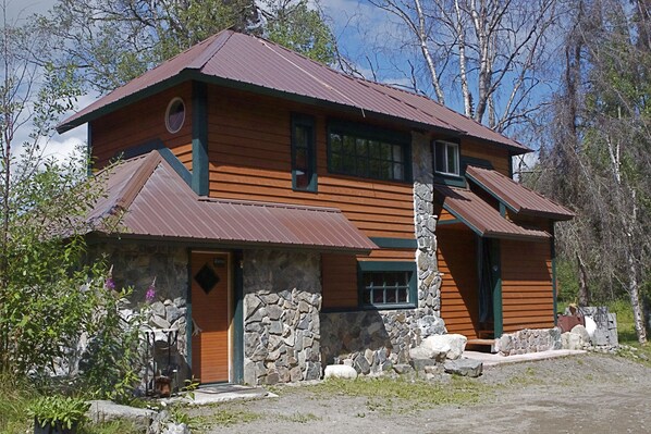 Exterior - Out of the Wild Stone Hut (Talkeetna)