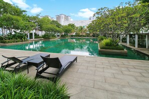 3 kolam renang outdoor