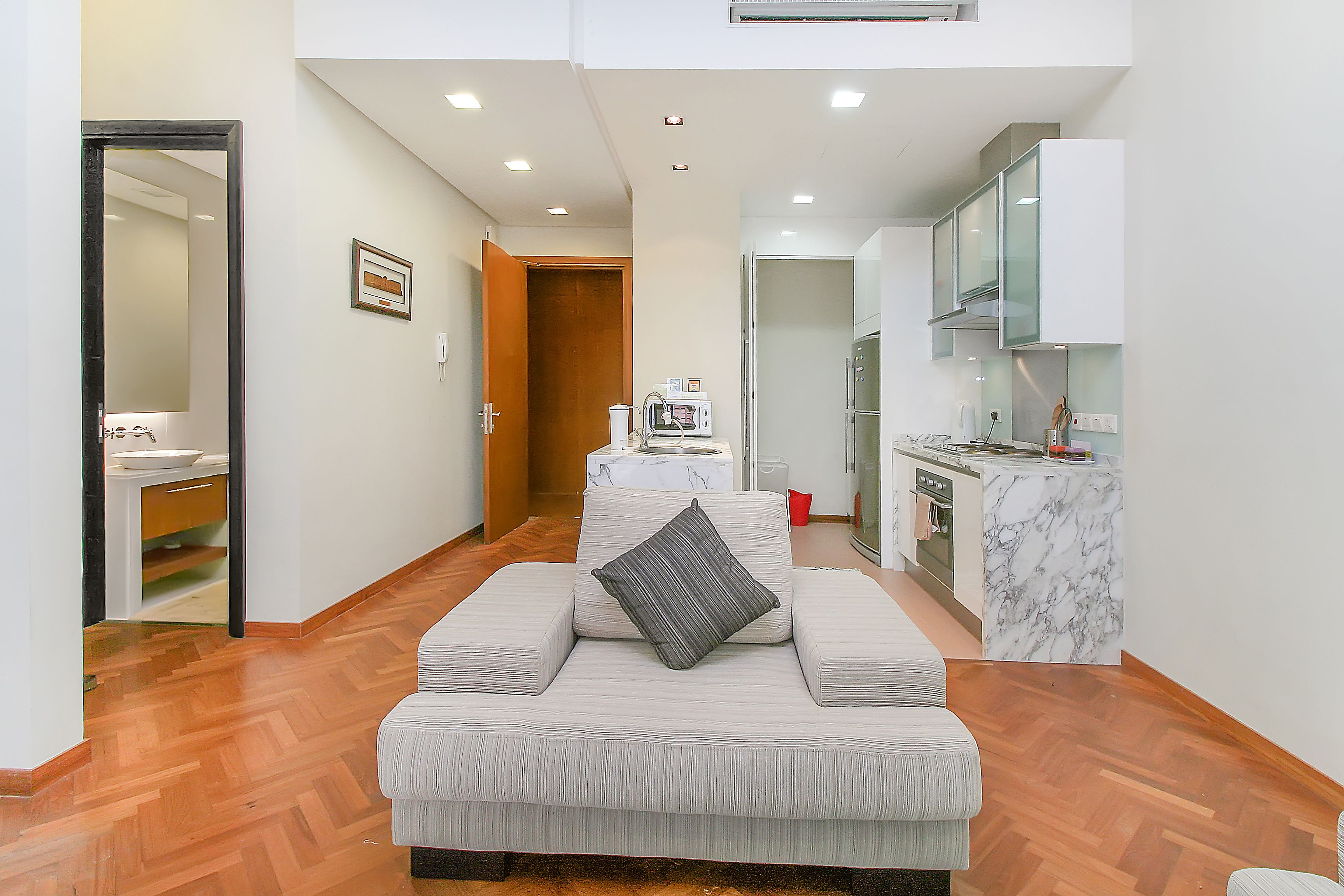 executive apartment, 1 king bed, kitchen | living room | flat-screen tv