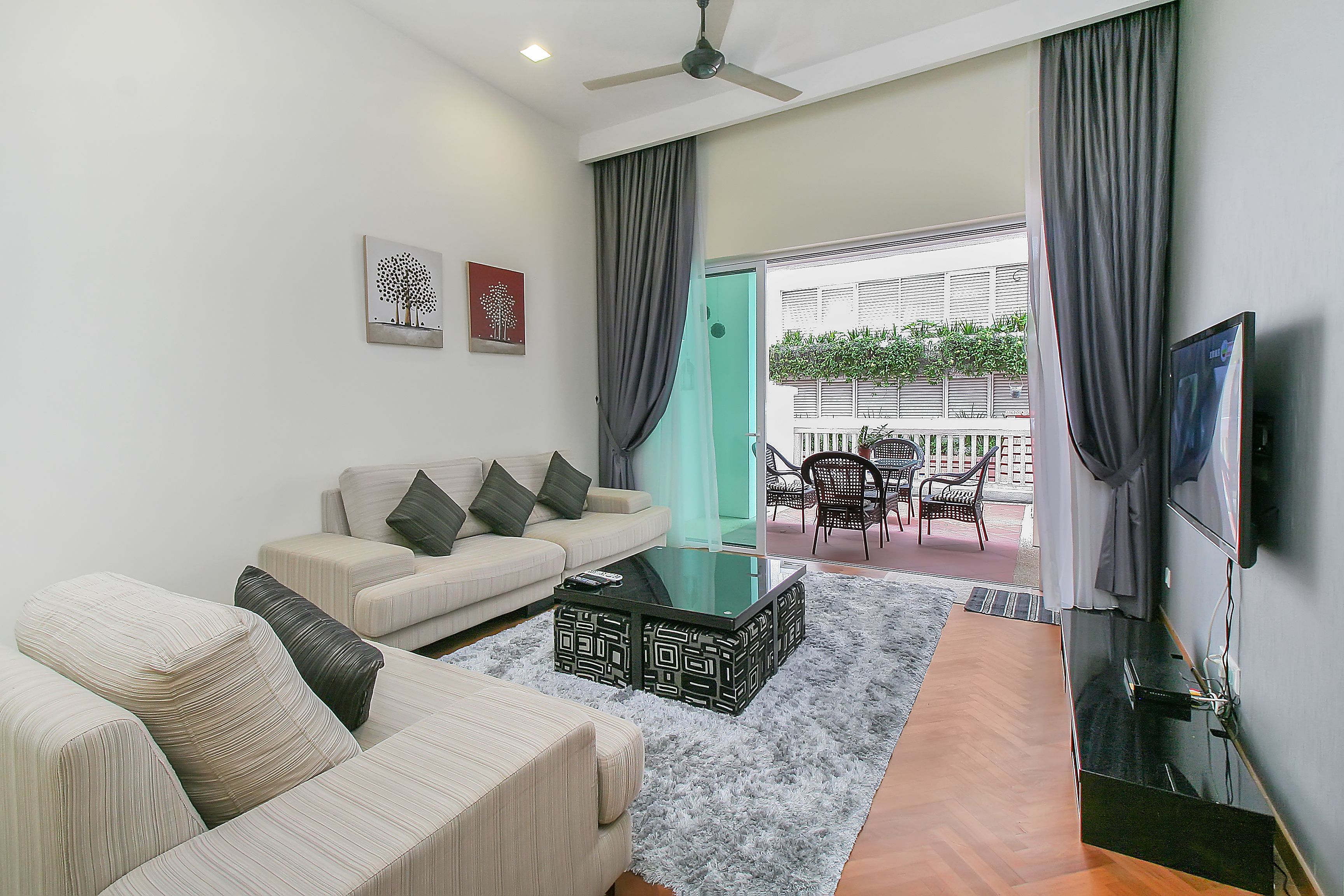 executive apartment, 1 king bed, kitchen | living area | flat-screen tv