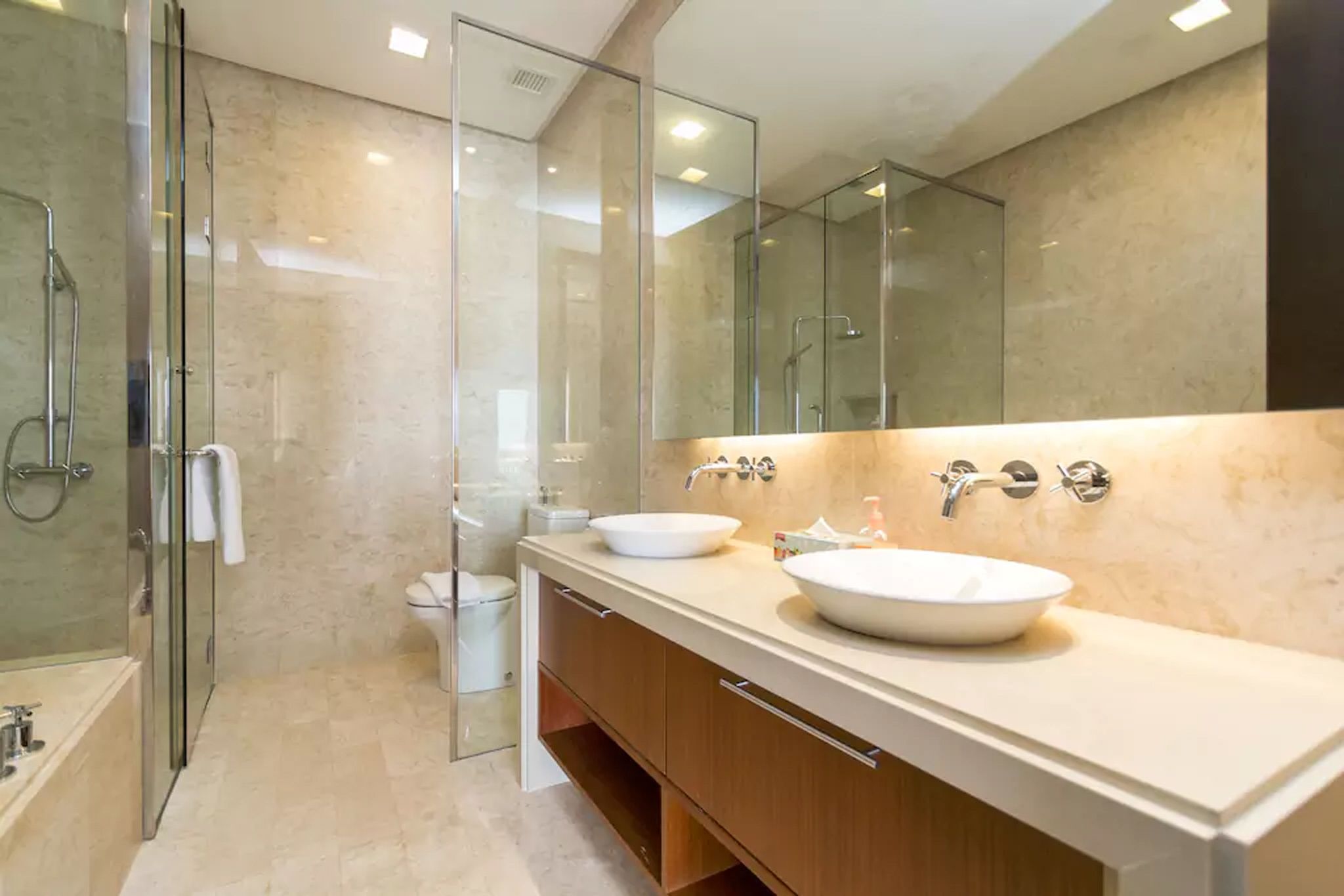 executive apartment, 1 queen bed, sea view, sea facing | bathroom amenities | separate bathtub and shower, hair dryer, bidet, towels