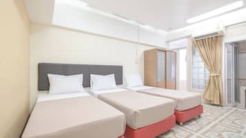 Standard Triple Room | Desk, free WiFi, bed sheets