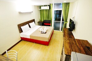Standard Room | Desk, rollaway beds, free WiFi