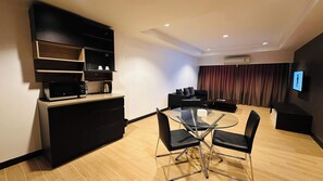 Suite | Desk, free WiFi, bed sheets - 14 Place (Bangkok)