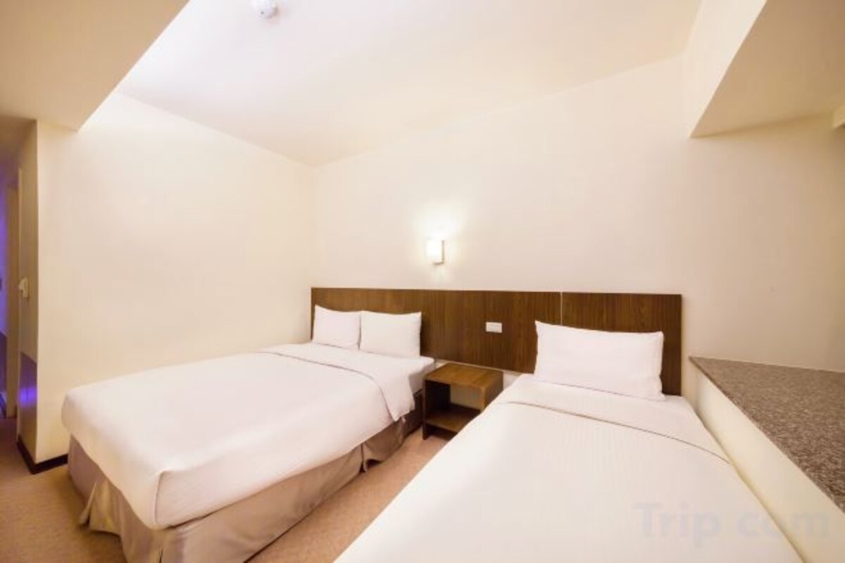 In-room safe, desk, WiFi (free), bed sheets
