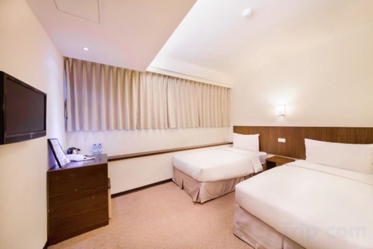 In-room safe, desk, WiFi (free), bed sheets