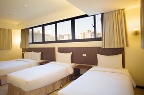 Family Quadruple Room | In-room safe, desk, free WiFi, bed sheets - Green World Hotel Sansui (Taipei)