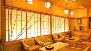 Lobby-lounge