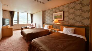 Minibar, in-room safe, free WiFi