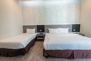 Family Triple Room, 1 Bedroom | In-room safe, desk, iron/ironing board, free WiFi