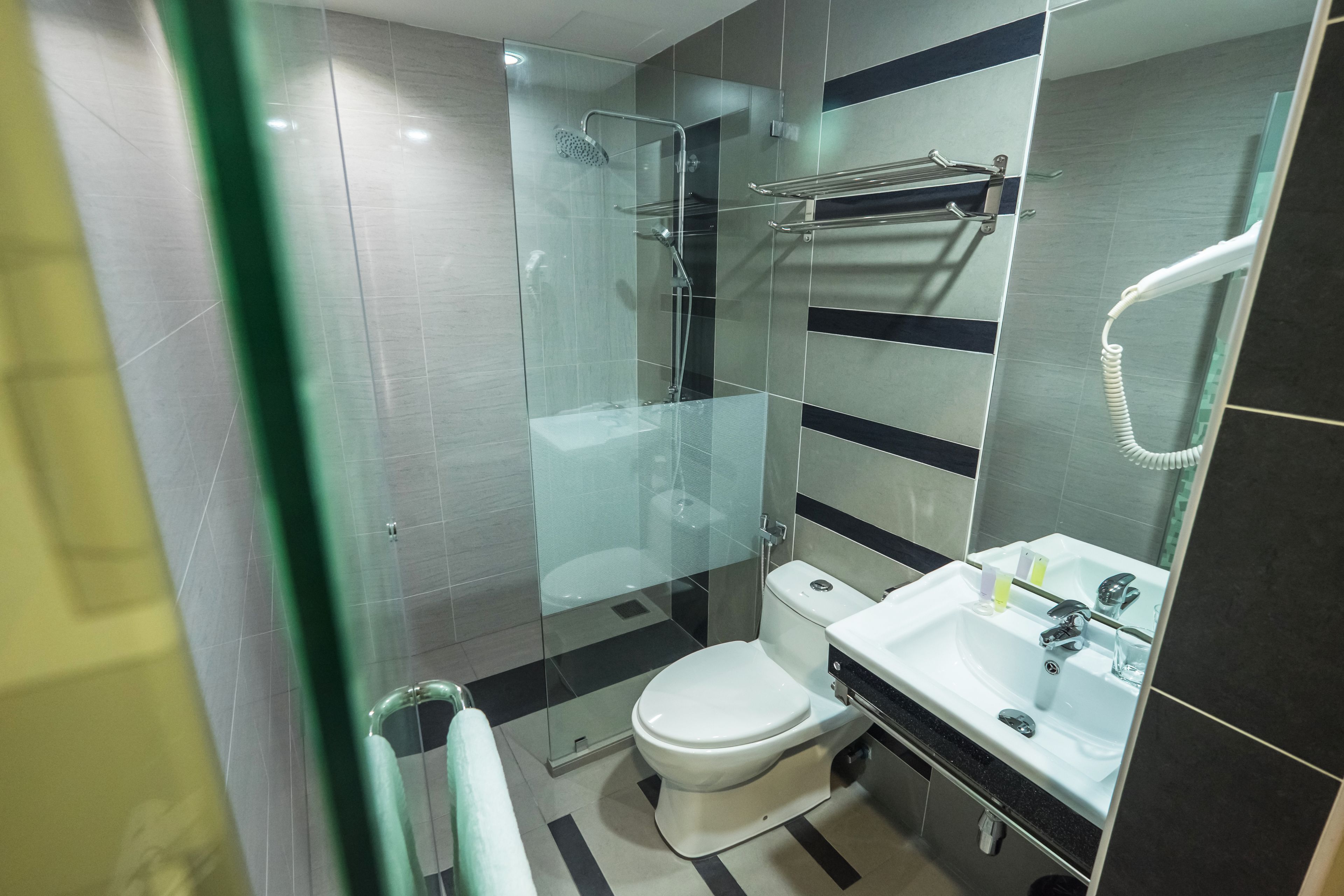 family triple room, 1 bedroom | bathroom | shower, hair dryer, towels, soap