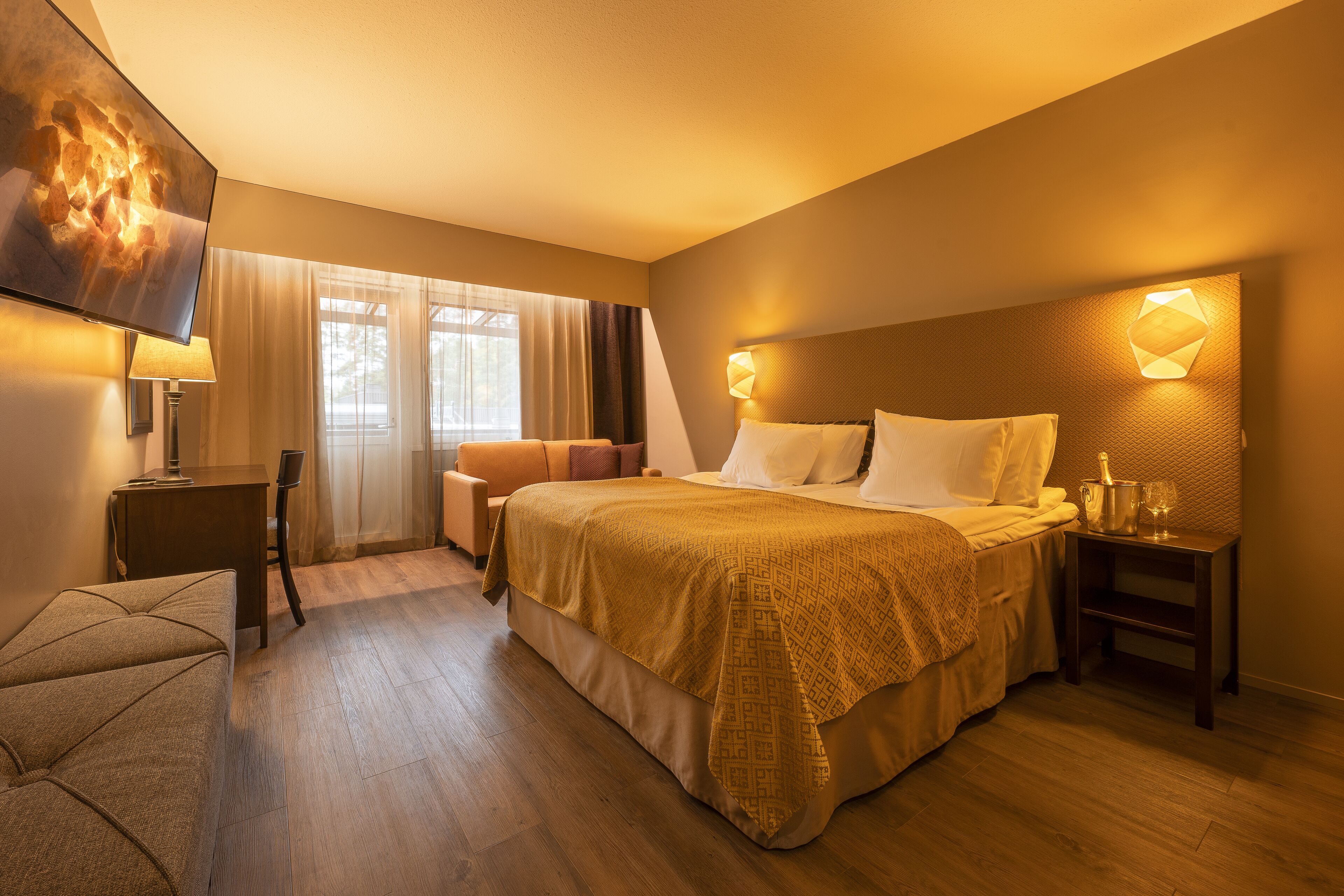 Tweepersoonskamer, balkon | Luxe beddengoed, pillowtop-bedden, een strijkplank/strijkijzer