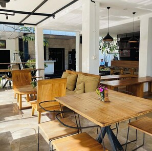 Frokost, lunsj og middag serveres, internasjonale retter 