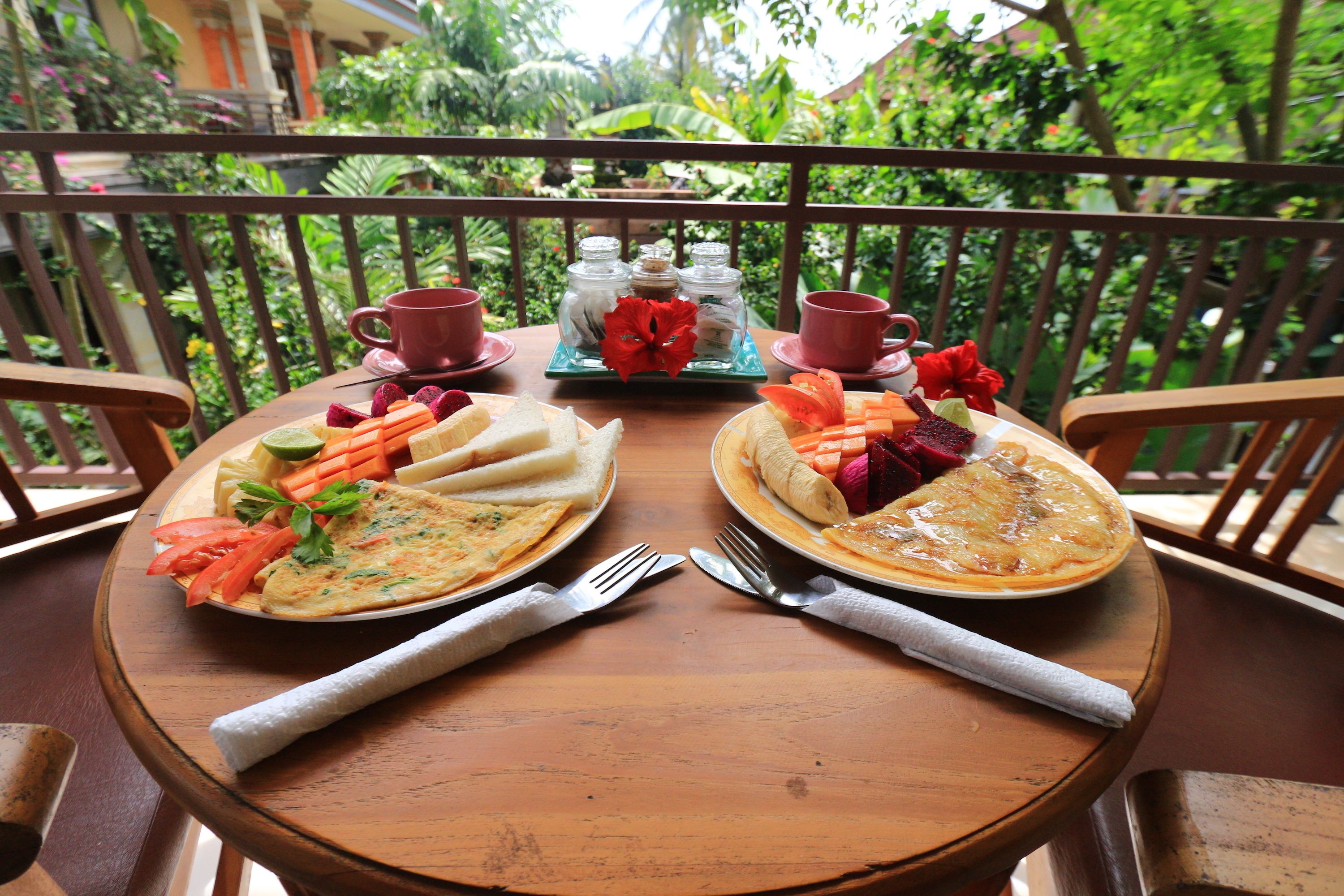 Daily continental breakfast (IDR 45000 per person)