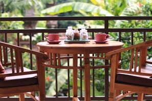 Deluxe Room | Desk, rollaway beds, free WiFi - Frangipani Bungalow Ubud (Ubud)