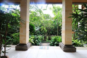 Superior Room | Balcony - Frangipani Bungalow Ubud (Ubud)
