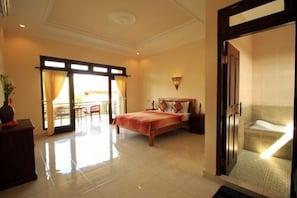 Desk, rollaway beds, free WiFi