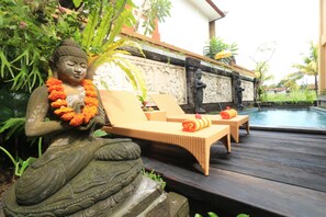 Outdoor pool - Frangipani Bungalow Ubud (Ubud)