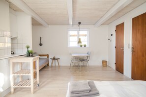 Habitació familiar | Cuina privada | Graella i utensilis de cuina, vaixella i coberteria 