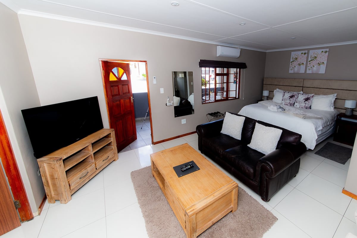 Family Chalet, 2 Bedrooms | 1 bedroom, premium bedding, desk, free WiFi
