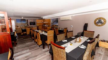 Full breakfast on weekdays (ZAR 170 per person)