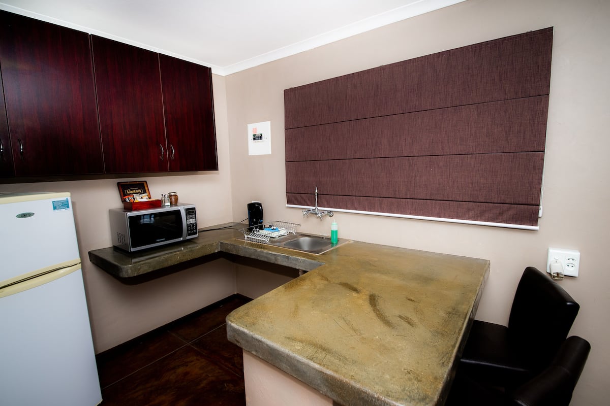 Fridge, microwave, coffee/tea maker, electric kettle