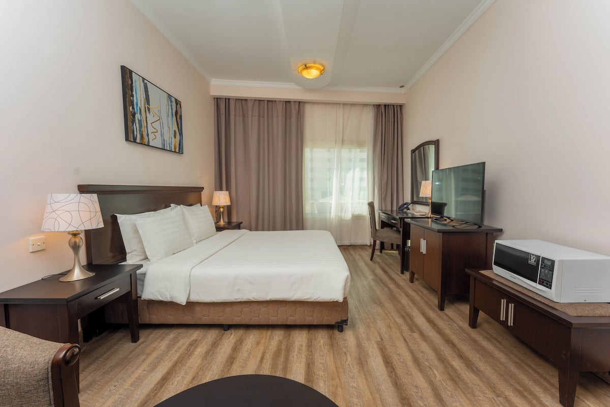 In-room safe, iron/ironing board (on request), WiFi (free), bed sheets