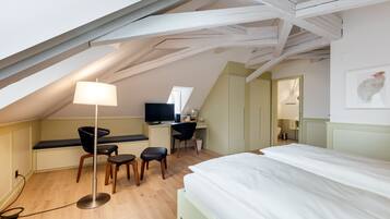 Deluxe-Doppelzimmer, 1 Schlafzimmer | Wohnbereich | Flachbildfernseher