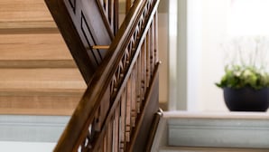 A wooden staircase with a handrail and steps. - Hotel Krone Speicher (Speicher)