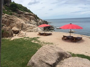 Beach nearby - Aow Leuk Grand Hill Resort (Koh Tao)