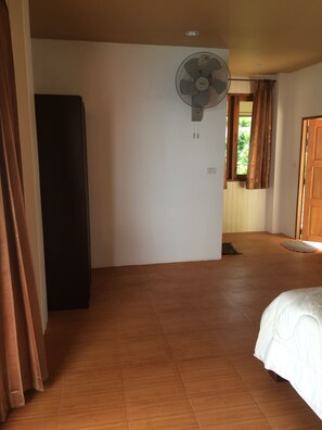 Room amenity - Aow Leuk Grand Hill Resort (Koh Tao)