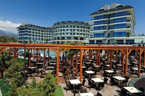 A hotel with multiple balconies, outdoor dining areas, and a pool. - Commodore Elite Suites & Spa - All Inclusive - Adult Only (Manavgat)