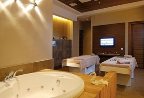 Behandlingsrom for par, badstue, dampbad og tyrkisk bad/hamam