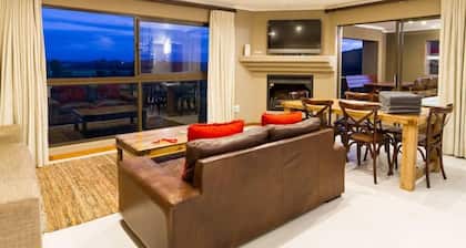 Stonehill River Lodge