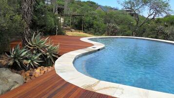 حمّام سباحة خارجي