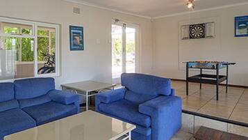 Apartemen Standar, 2 kamar tidur | Area keluarga | TV layar datar dan pemutar DVD