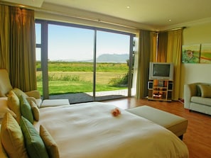 1 bedroom, premium bedding, minibar, desk