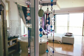 Premium bedding, minibar, desk, iron/ironing board - Castellon Boutique Guesthouse (Cape Town)