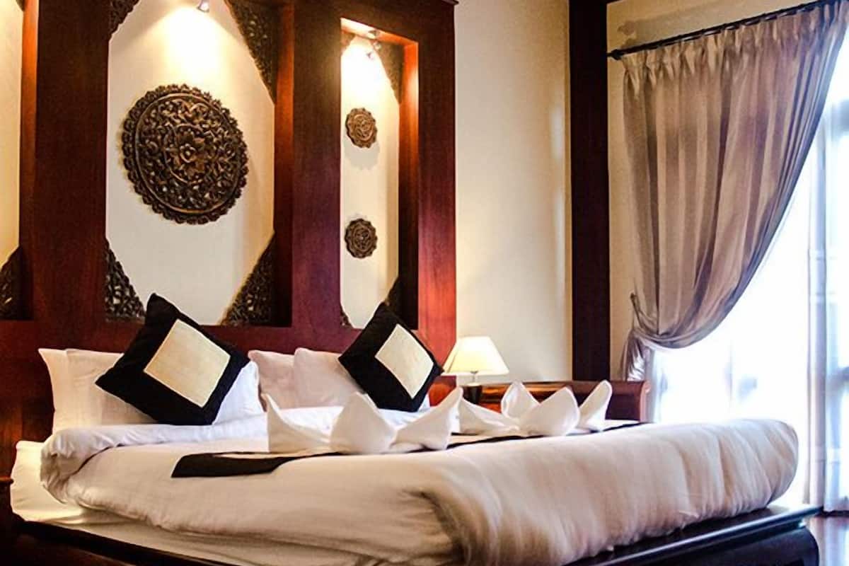 deluxe double room | 1 bedroom, premium bedding, minibar, in-room safe