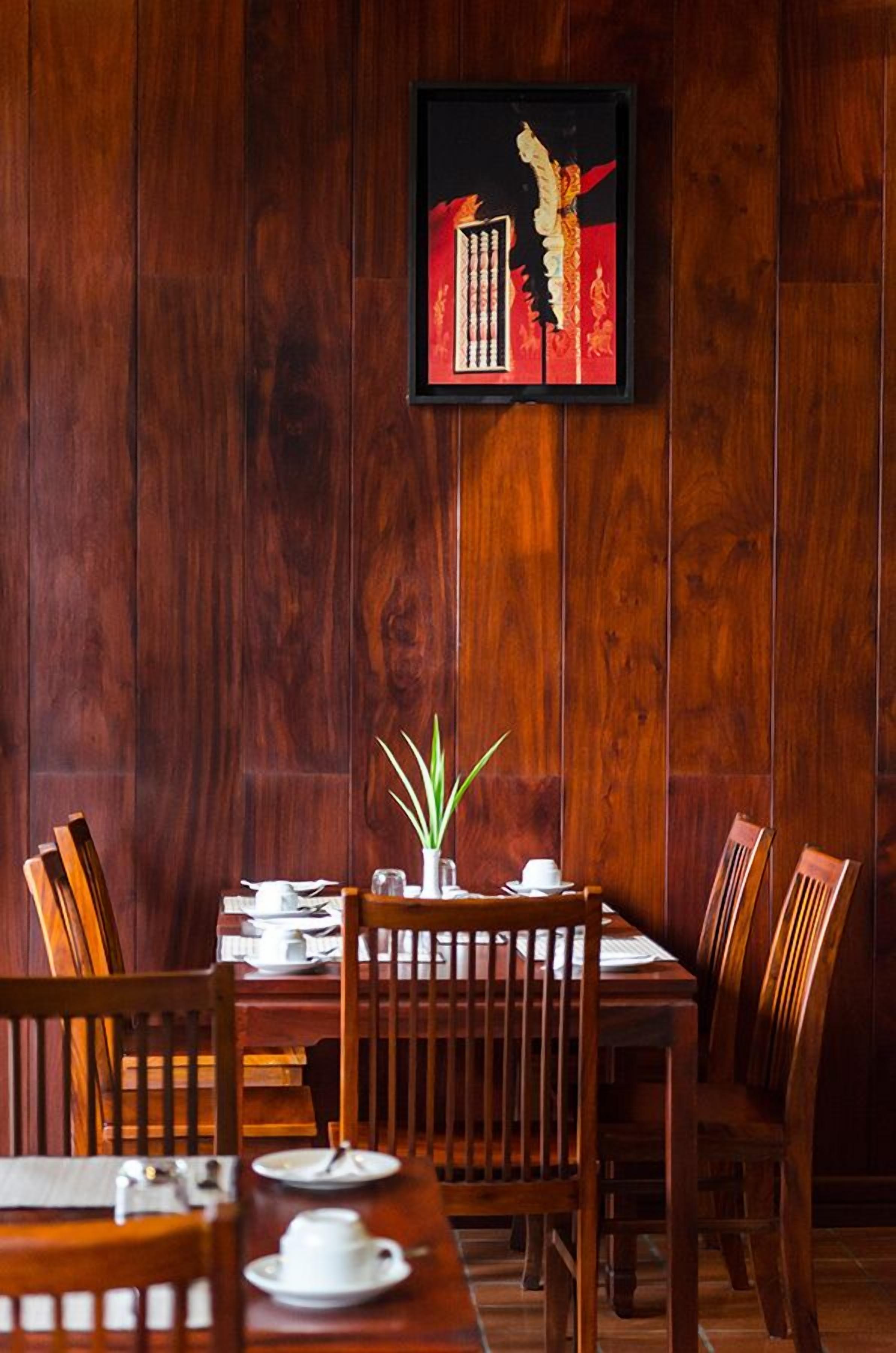 breakfast, lunch, dinner served; laotian cuisine